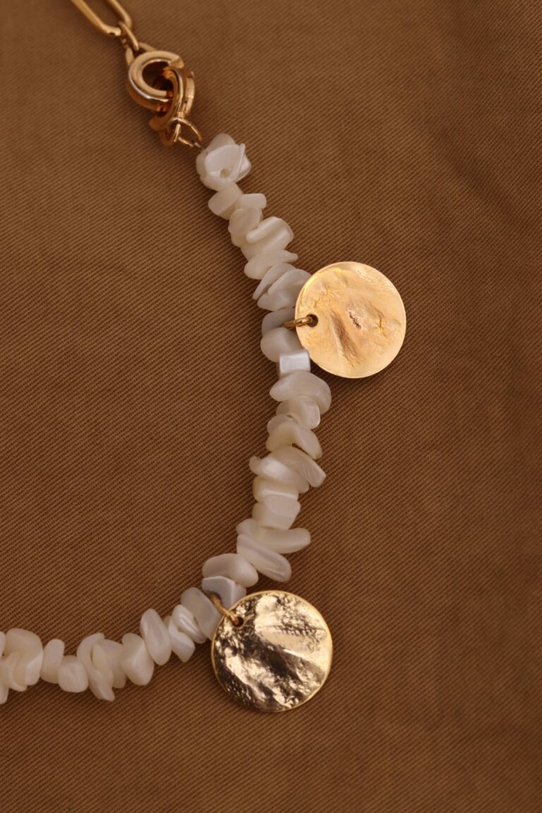 Fancy necklace with mother of pearl chips