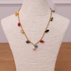 Fancy necklace with its golden chain and pearls