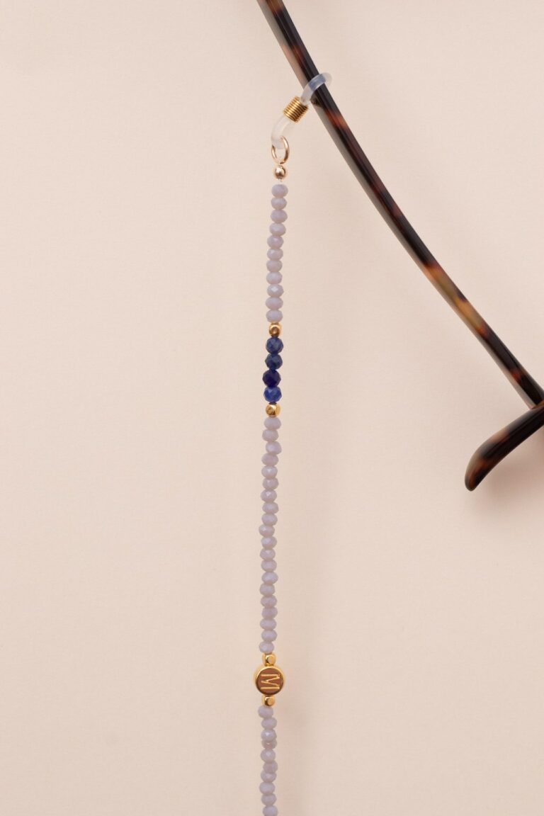 Chain of glasses in glass beads and sodalite