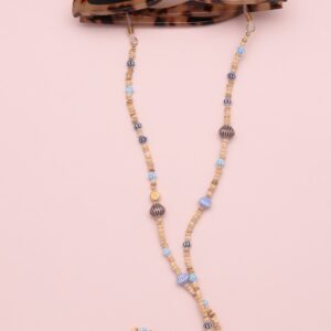 Chain of glasses in wooden beads