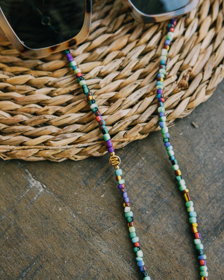 Glasses chain with seed beads
