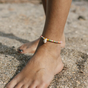 Multicoloured ankle bracelet with shell