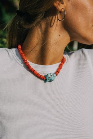 Red mother-of-pearl and Howlite necklace