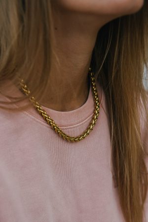 Necklace with golden twist chain