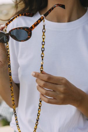 Chain of glasses with small brown links