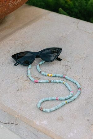 Chain of glasses in tinted pearls