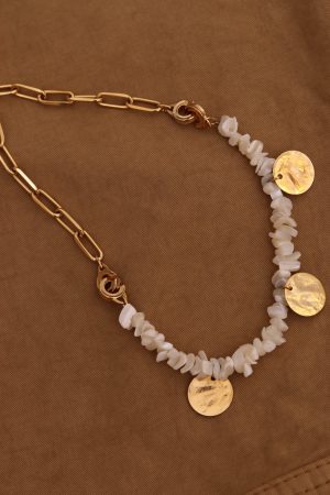 Fancy necklace with mother of pearl chips